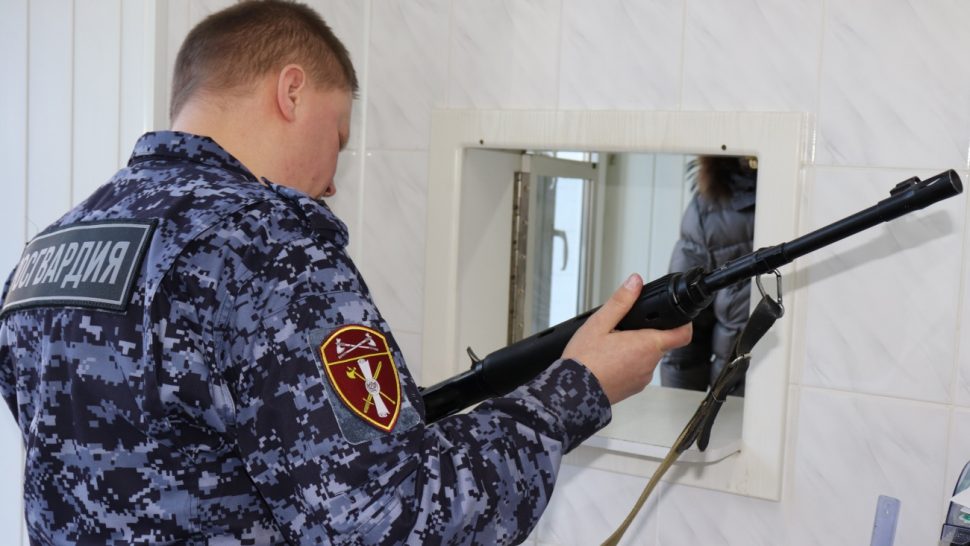 Росгвардейцы Архангельской области продолжают изымать оружие у недобросовестных владельцев